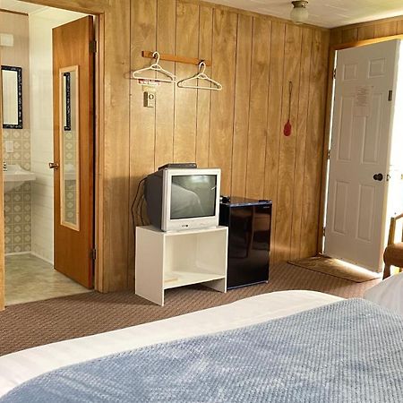 Rachel'S Motel And Cottages Surrey Екстериор снимка