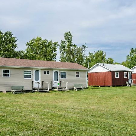 Rachel'S Motel And Cottages Surrey Екстериор снимка