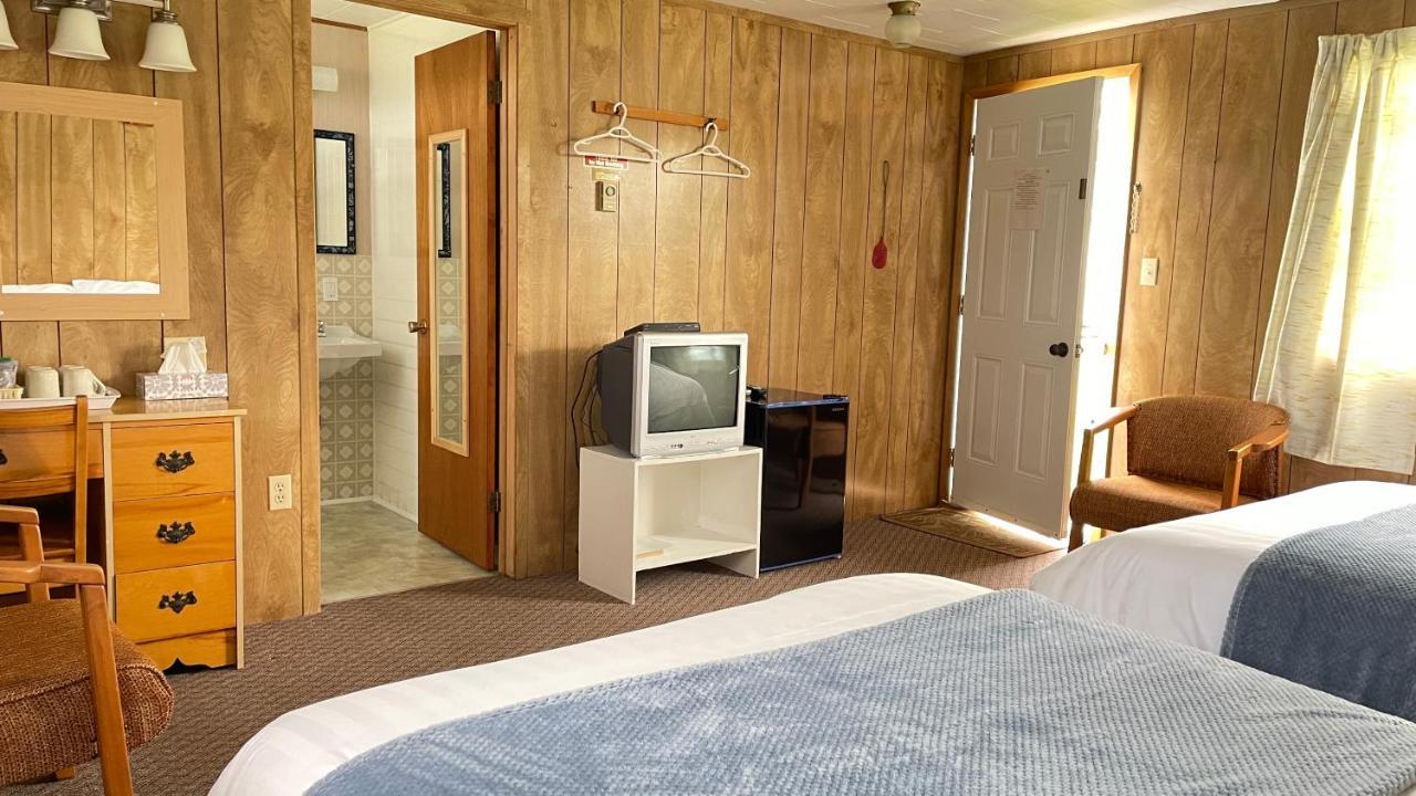 Rachel'S Motel And Cottages Surrey Екстериор снимка