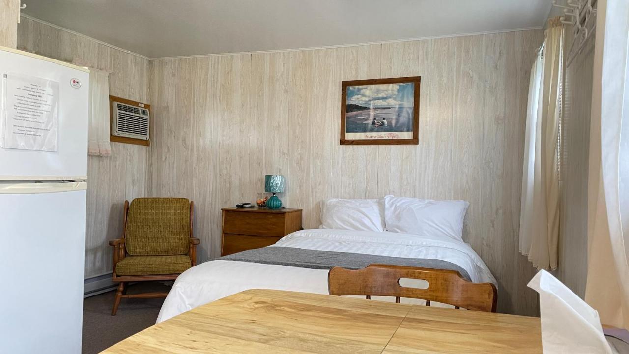 Rachel'S Motel And Cottages Surrey Екстериор снимка