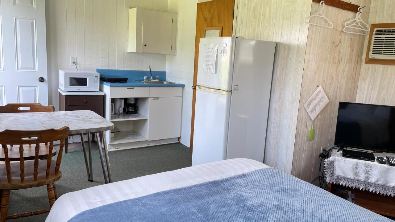 Rachel'S Motel And Cottages Surrey Екстериор снимка