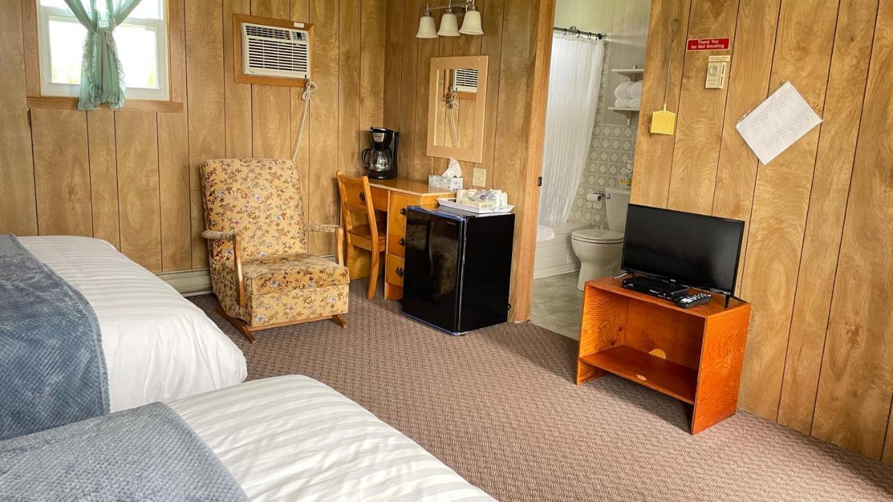 Rachel'S Motel And Cottages Surrey Екстериор снимка