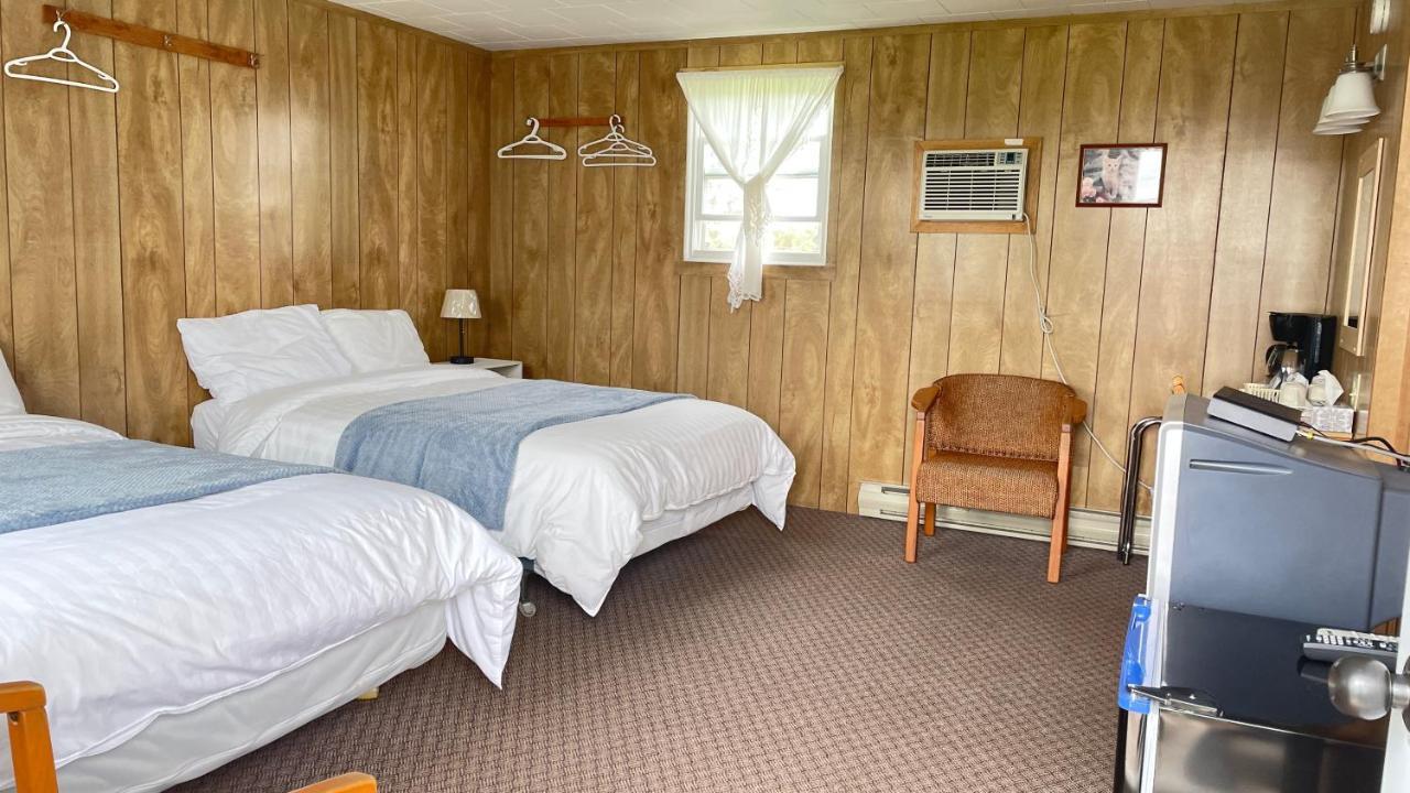 Rachel'S Motel And Cottages Surrey Екстериор снимка