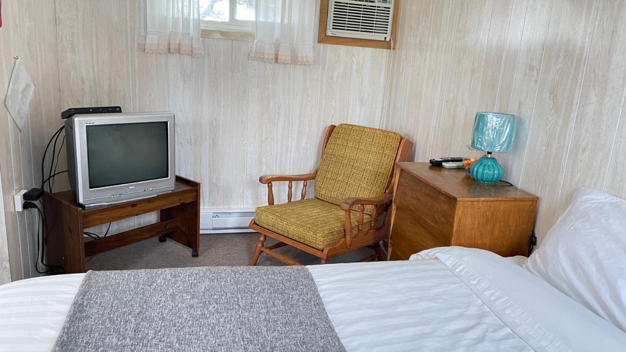 Rachel'S Motel And Cottages Surrey Екстериор снимка