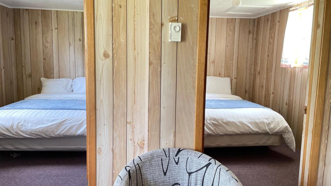 Rachel'S Motel And Cottages Surrey Екстериор снимка