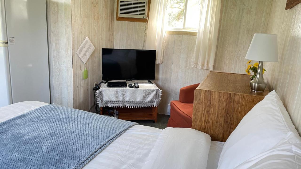 Rachel'S Motel And Cottages Surrey Екстериор снимка