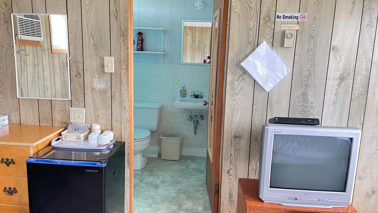 Rachel'S Motel And Cottages Surrey Екстериор снимка