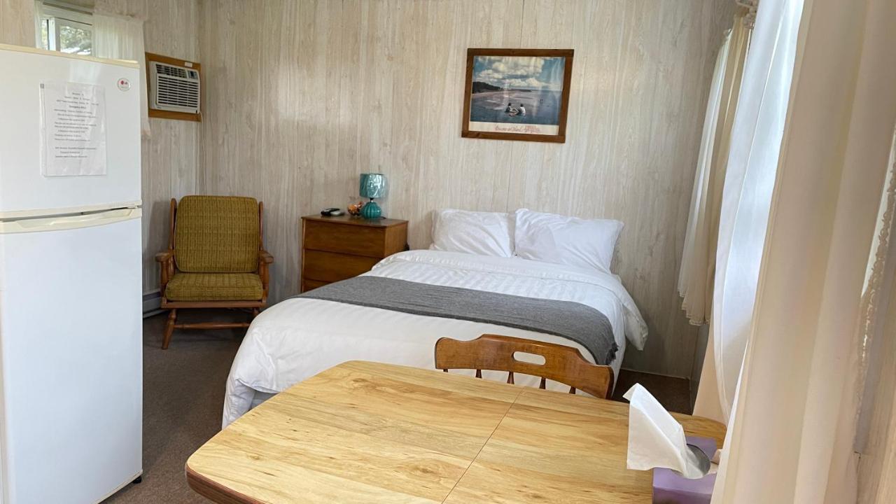 Rachel'S Motel And Cottages Surrey Екстериор снимка