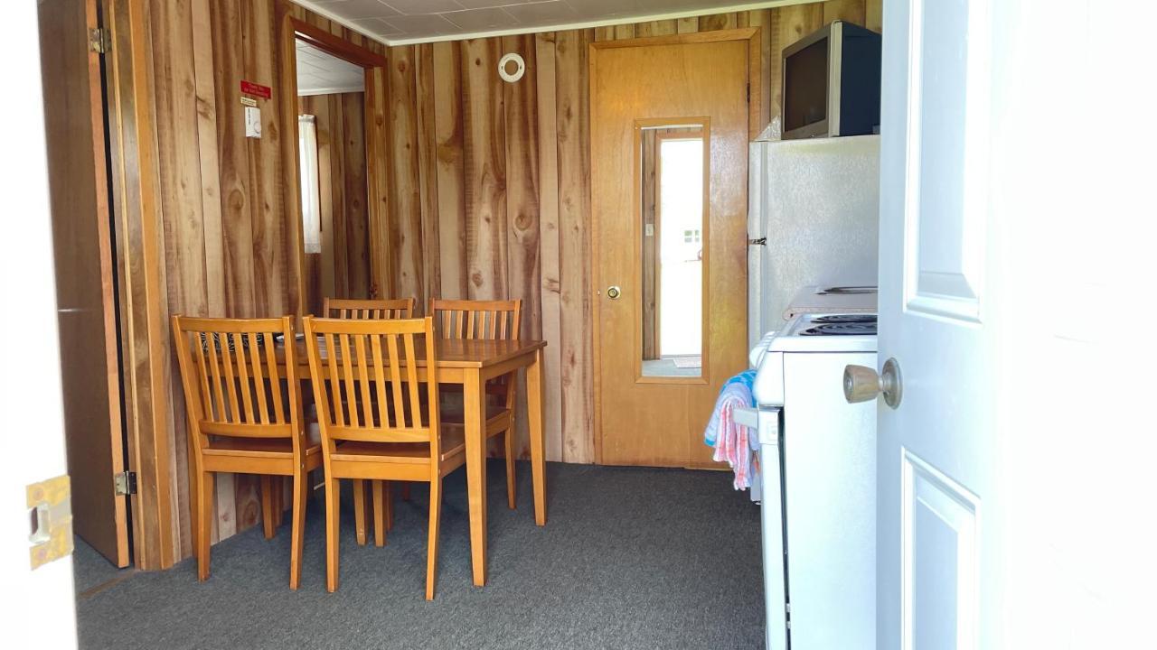 Rachel'S Motel And Cottages Surrey Екстериор снимка