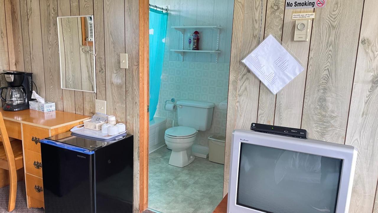 Rachel'S Motel And Cottages Surrey Екстериор снимка