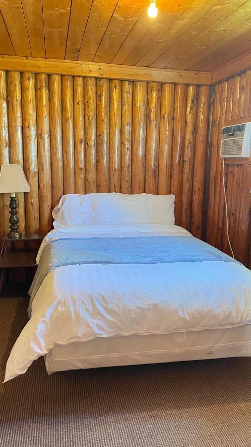 Rachel'S Motel And Cottages Surrey Екстериор снимка