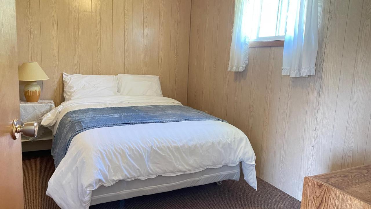 Rachel'S Motel And Cottages Surrey Екстериор снимка
