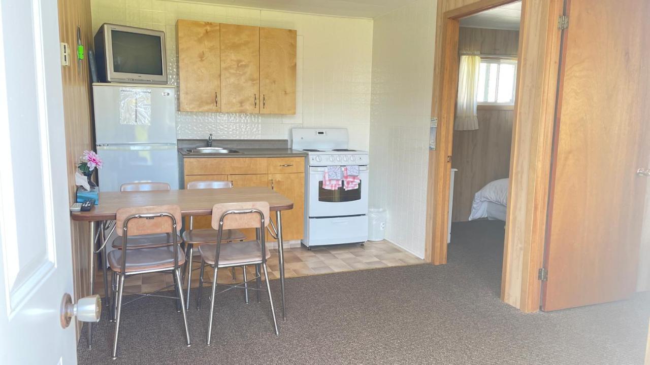 Rachel'S Motel And Cottages Surrey Екстериор снимка