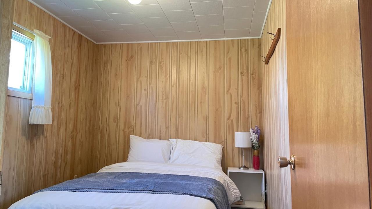 Rachel'S Motel And Cottages Surrey Екстериор снимка