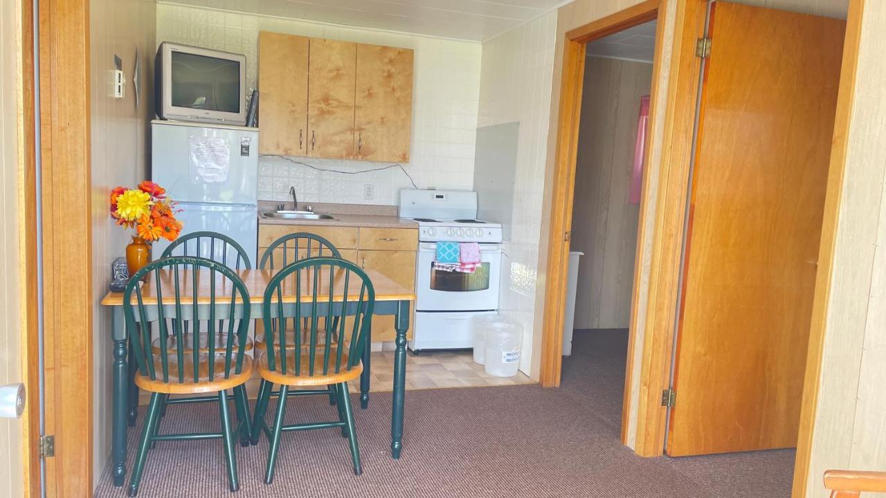 Rachel'S Motel And Cottages Surrey Екстериор снимка