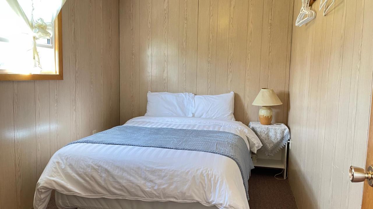 Rachel'S Motel And Cottages Surrey Екстериор снимка