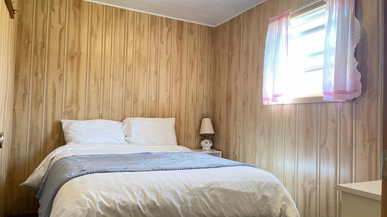 Rachel'S Motel And Cottages Surrey Екстериор снимка