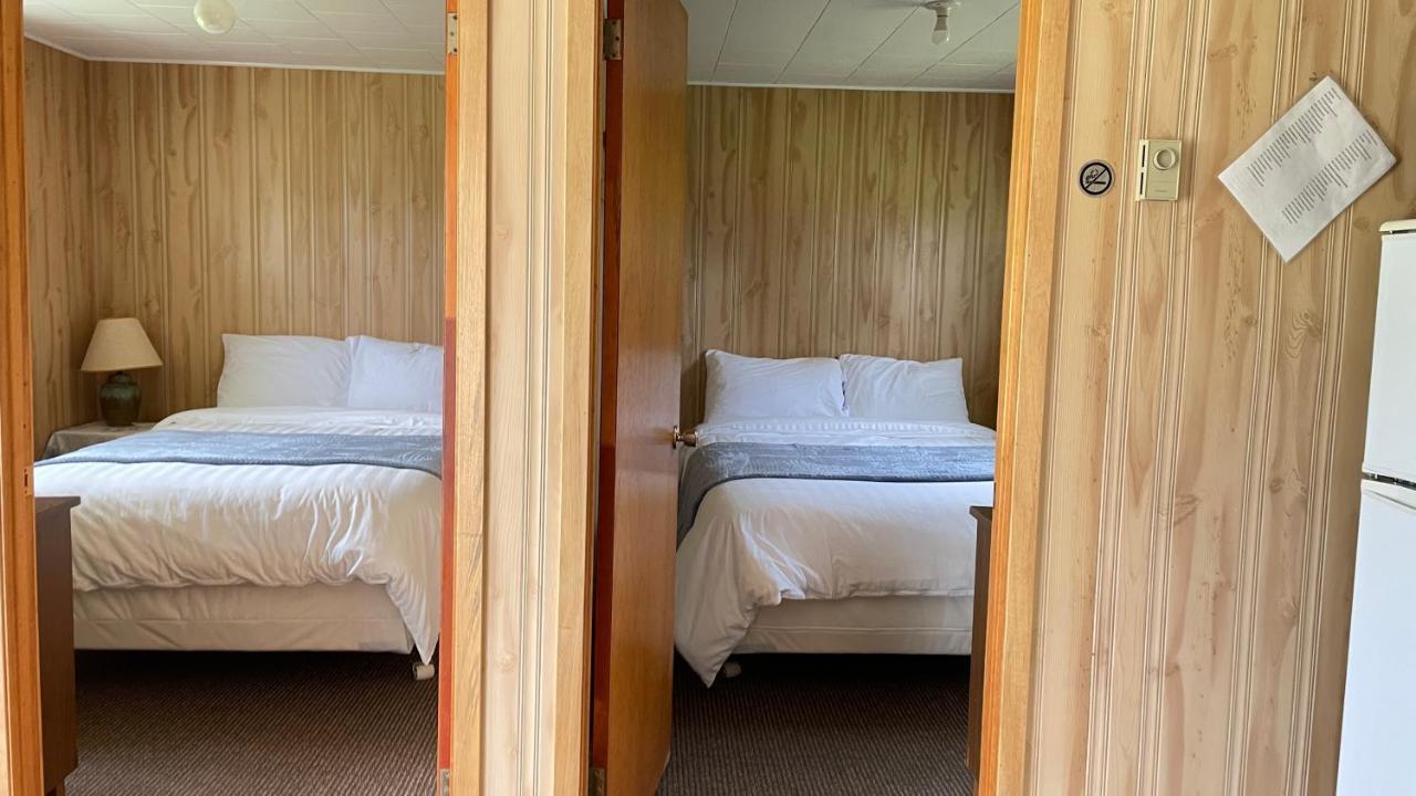 Rachel'S Motel And Cottages Surrey Екстериор снимка