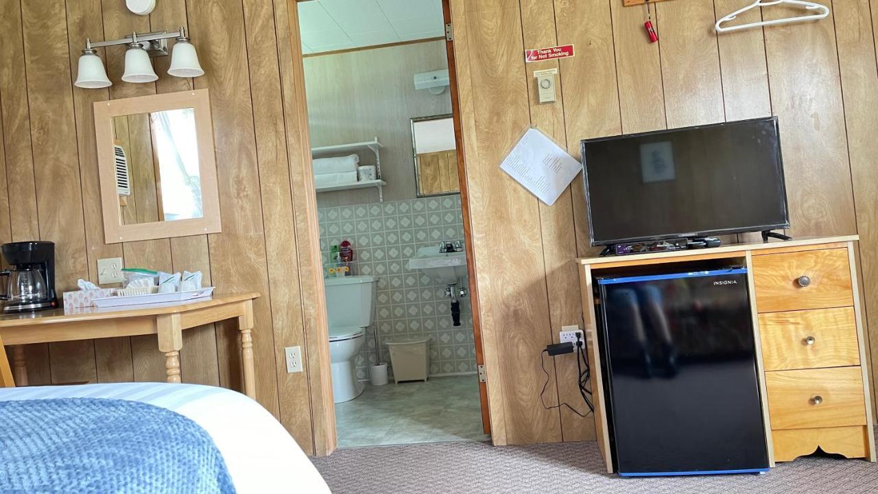 Rachel'S Motel And Cottages Surrey Екстериор снимка