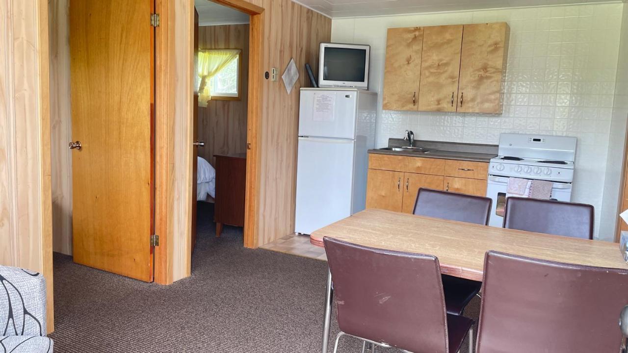 Rachel'S Motel And Cottages Surrey Екстериор снимка