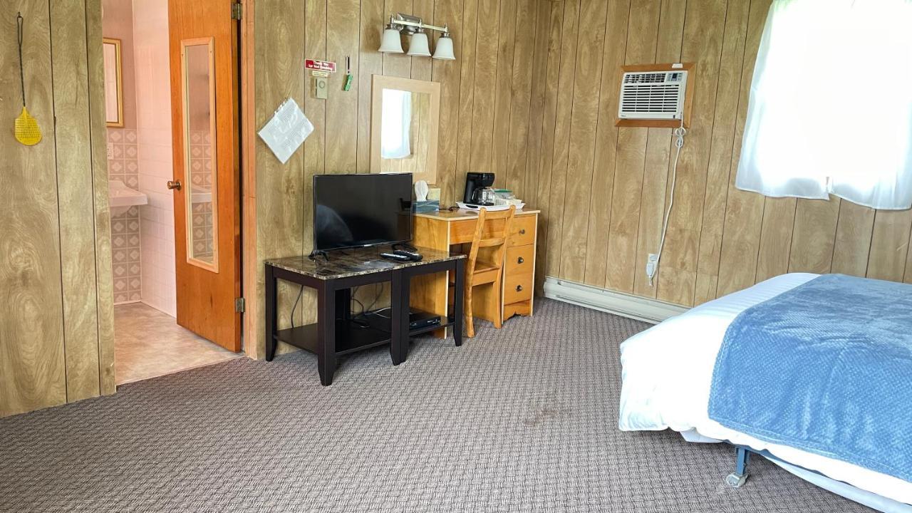 Rachel'S Motel And Cottages Surrey Екстериор снимка