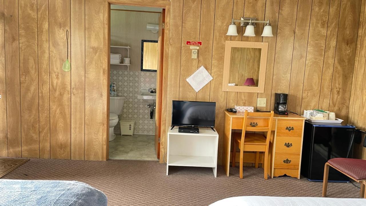Rachel'S Motel And Cottages Surrey Екстериор снимка