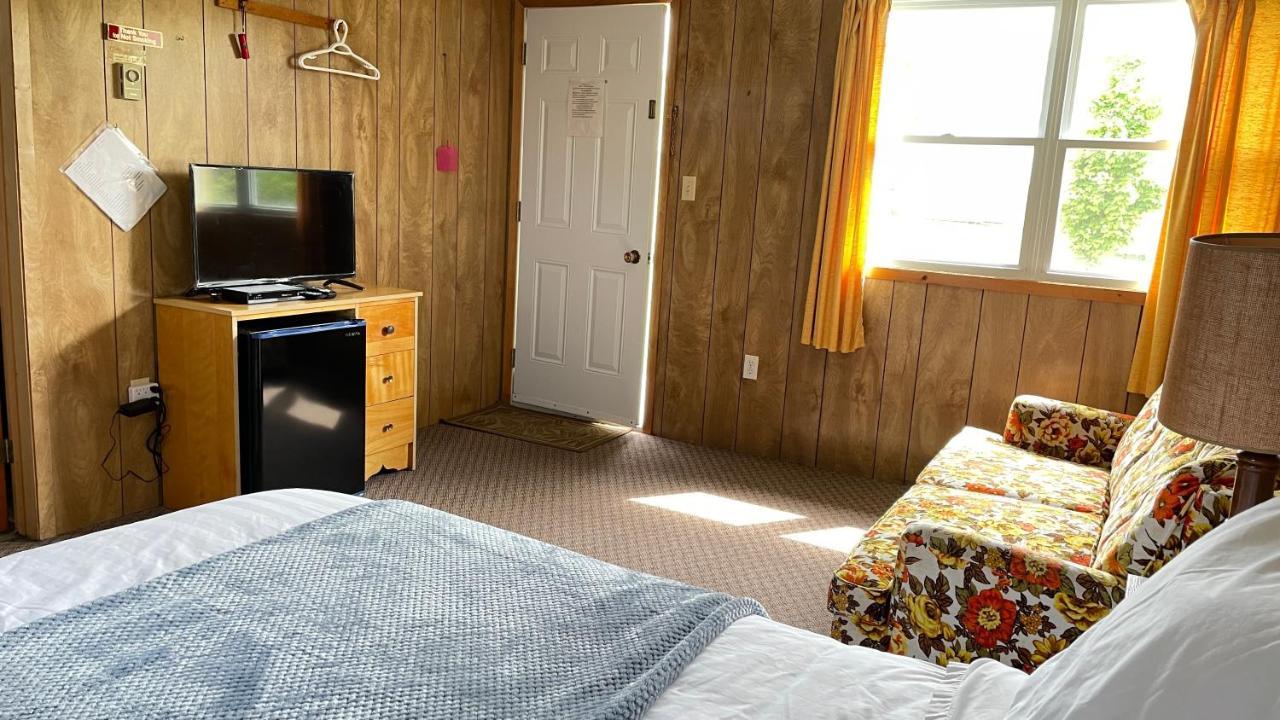 Rachel'S Motel And Cottages Surrey Екстериор снимка