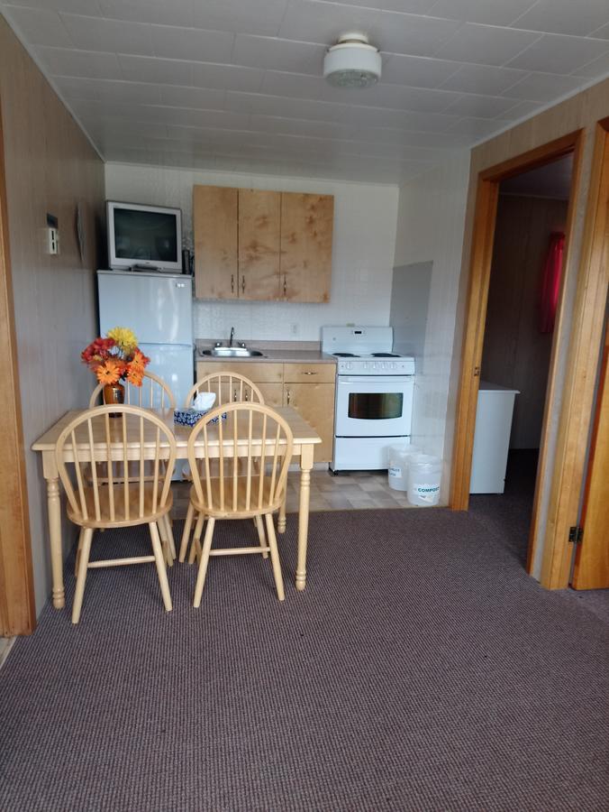 Rachel'S Motel And Cottages Surrey Екстериор снимка