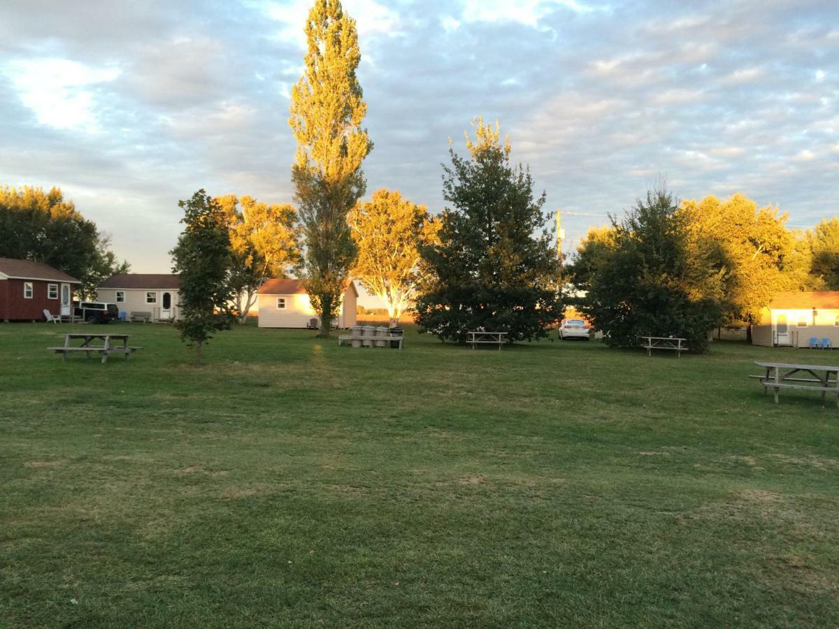 Rachel'S Motel And Cottages Surrey Екстериор снимка
