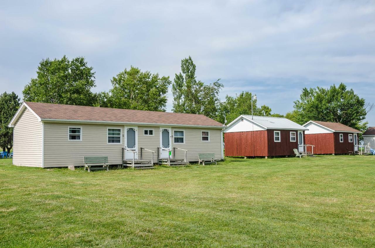Rachel'S Motel And Cottages Surrey Екстериор снимка
